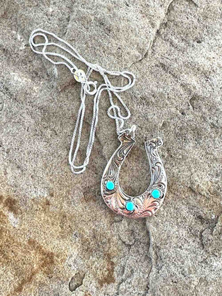 RTS ★ Got Lucky Horseshoe Necklace