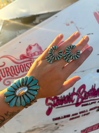 RTS ★ Navajo Hands High Ring