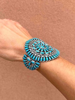 RTS ★ Pass Me Down Cuff