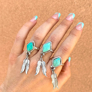 RTS ★ Two Feathers Dangle Ring