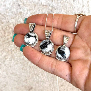 RTS ★ Revolution Necklace ★ White Buffalo