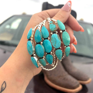 RTS ★ Your Trusted Trio Cuff