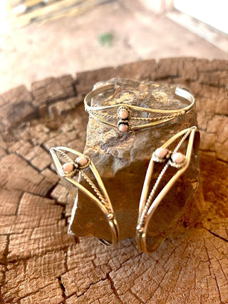 RTS ★ Pink Shell Twin Flame Cuff