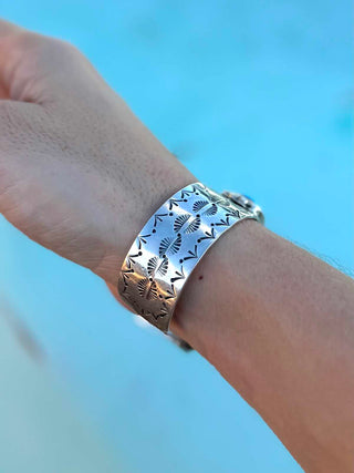RTS ★ Eyes Only For You Cuff