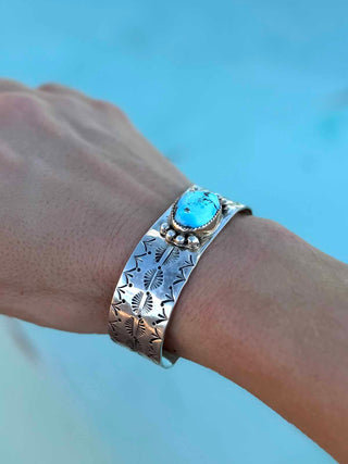 RTS ★ Eyes Only For You Cuff