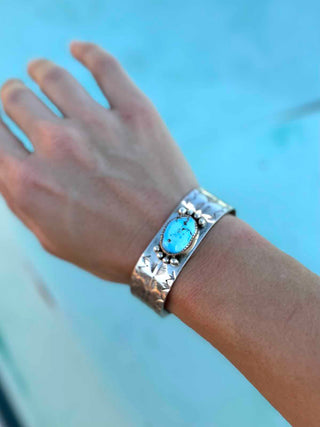 RTS ★ Eyes Only For You Cuff