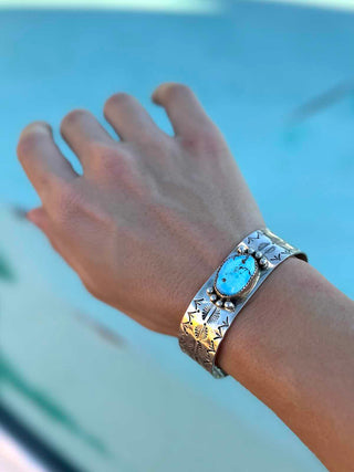 RTS ★ Eyes Only For You Cuff
