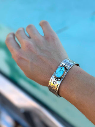 RTS ★ Eyes Only For You Cuff