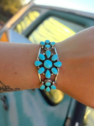 RTS ★ Flowers In Your Eyes Cuff