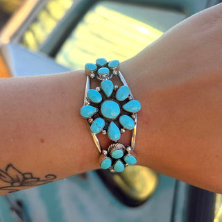RTS ★ Flowers In Your Eyes Cuff