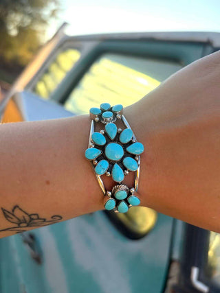 RTS ★ Flowers In Your Eyes Cuff