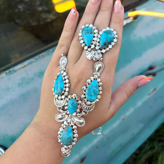 RTS ★ Keep It Chic Necklace and Earrings Set