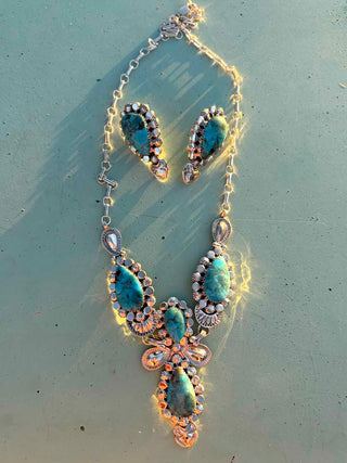RTS ★ Keep It Chic Necklace and Earrings Set