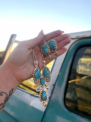 RTS ★ Keep It Chic Necklace and Earrings Set