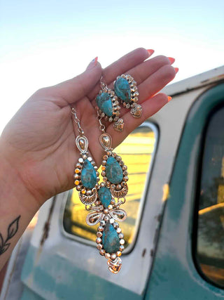 RTS ★ Keep It Chic Necklace and Earrings Set