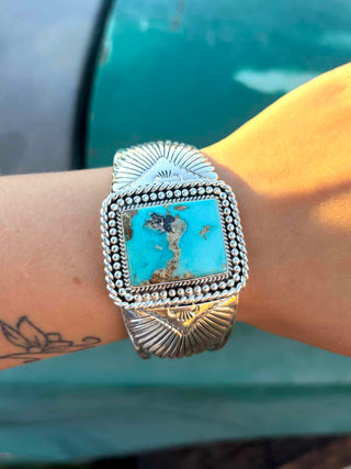 RTS ★ Ain't No Square Cuff